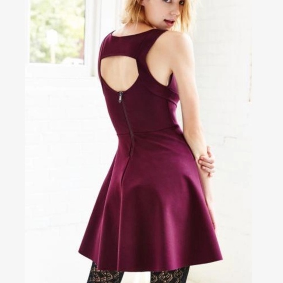 Kimchi Blue Urban Outfitters Camrin Fit & Flare Skater Dress in Burgundy Size L - Picture 3 of 9